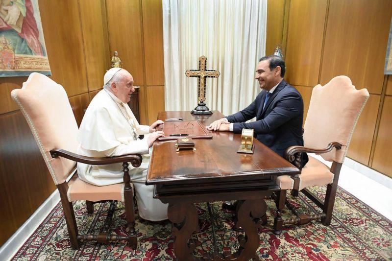 El gobernador Valdés visitó al Papa Francisco